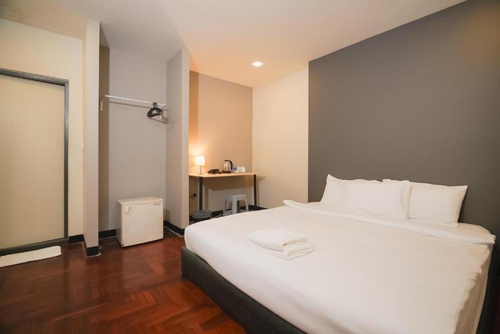 Go Inn Silom Bts St Louis V โกอินน์ สีลม 2 Bangkok Bagian luar foto